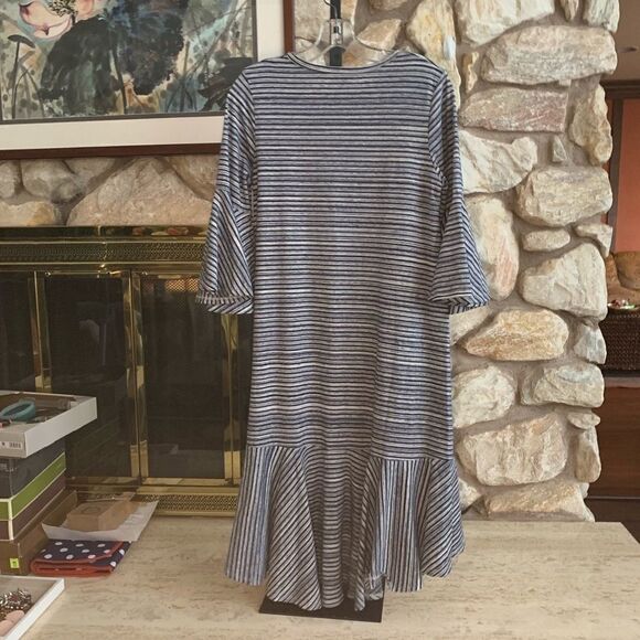 Lularoe Maureen size M - Picture 7 of 9
